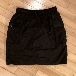 EUC Simons « windbreaker style » skirt.